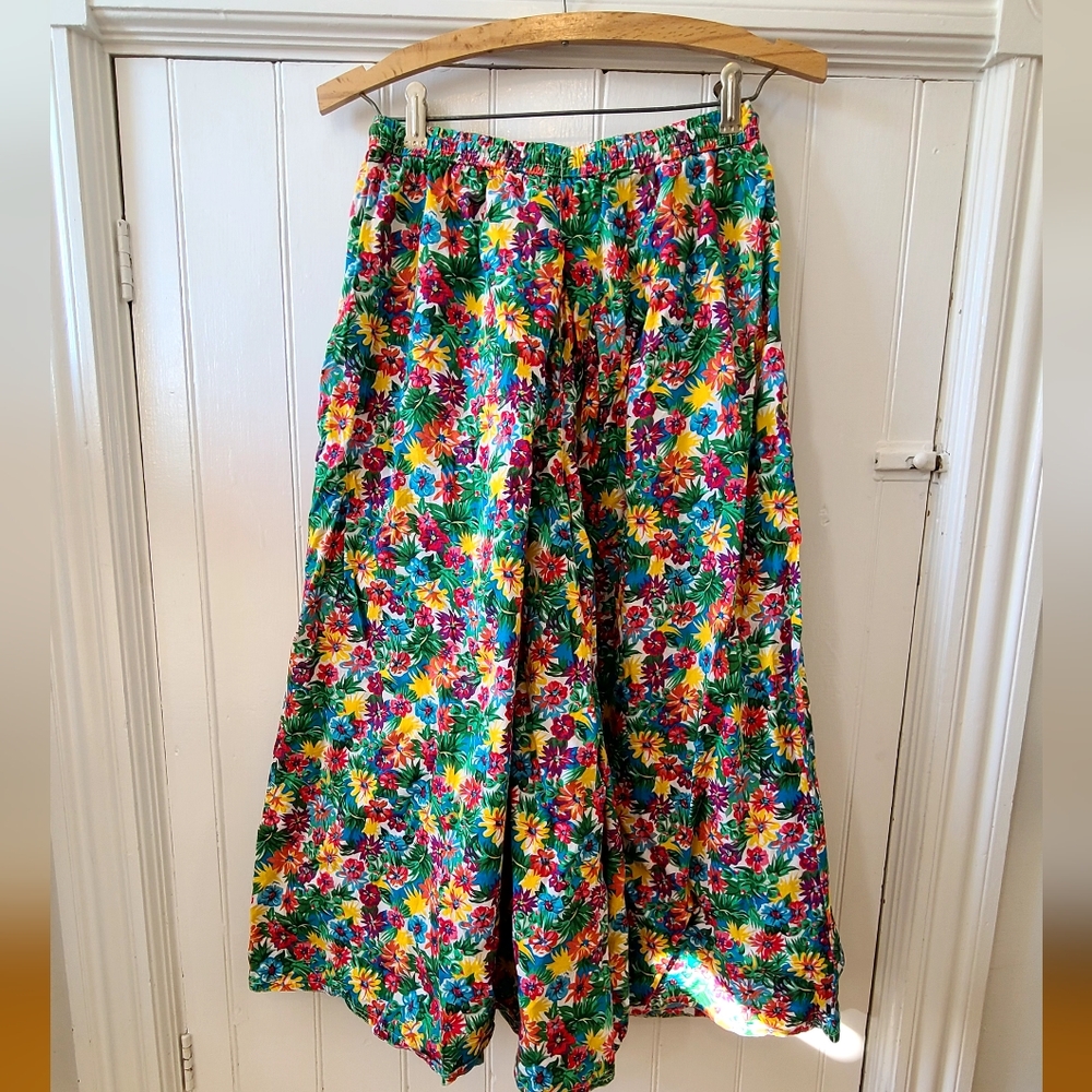 Liz Sport Bright Multi-Colored Floral Gaucho Pants/Trousers, S